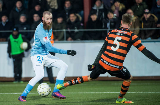 Malmö FFs Jo Inge Berget mot Helsingørs Andreas Holm