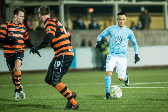 Malmö FFs Yoshimar Yotún mot Helsingørs Johannes Ritter