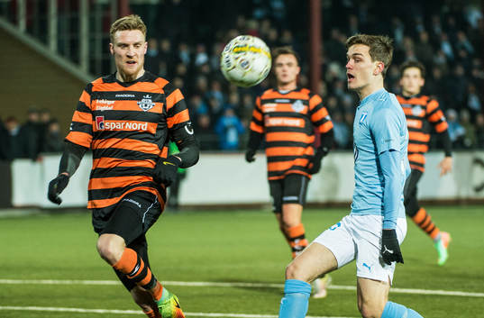 Malmö FFs Pave Vagic mot Helsingørs Andreas Holm Jensen