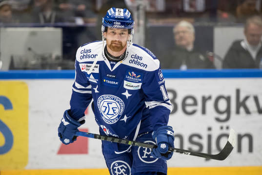 Leksands Mattias Ritola vid uppvärmning innan