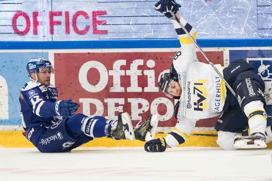 s Kevin Stenlund  i ishockeymatchen i SHL mellan Leksand