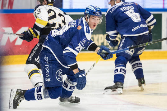 Leksands Tobias Forsberg  i ishockeymatchen i SHL mellan