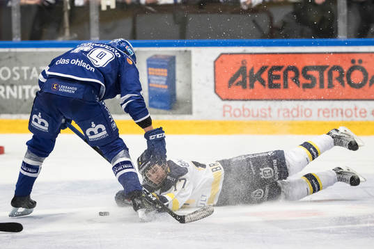 s Erik Brännström  i ishockeymatchen i SHL mellan Leksand