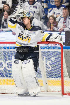 s målvakt Fredrik Pettersson-Wentzel  i ishockeymatchen i