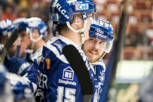 Leksands Johan Porsberger  i ishockeymatchen i SHL mellan