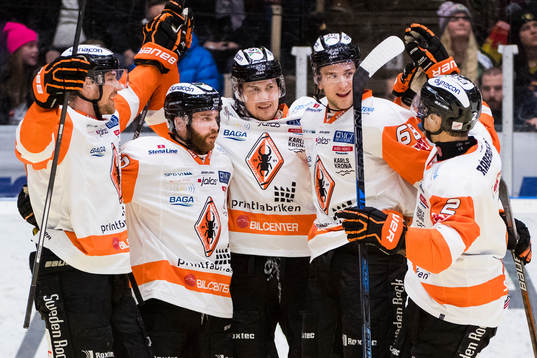 Karlskronas spelare jublar