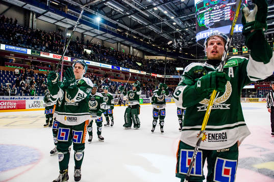 Färjestads Joel Eriksson Ek och Alexander Johansson jublar