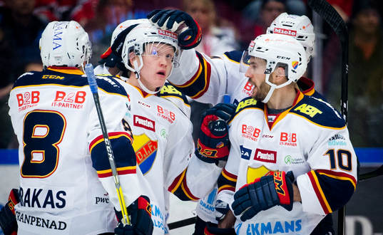 Djurgårdens Emil Johansson jublar med Jeff Tambellini
