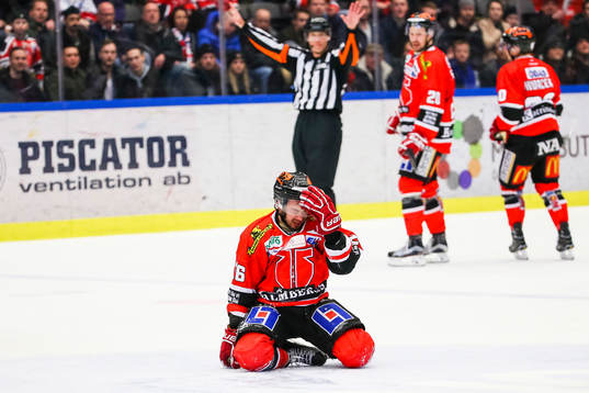Örebros Greg Squires har ont