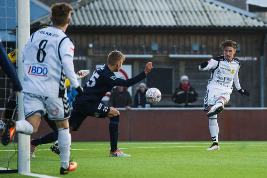Utsiktens Felix Von Barth kan inte stoppa GAIS Daniel