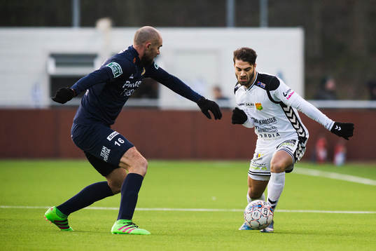 Utsiktens Cedomir Tomcic och GAIS Arvin Shojaee
