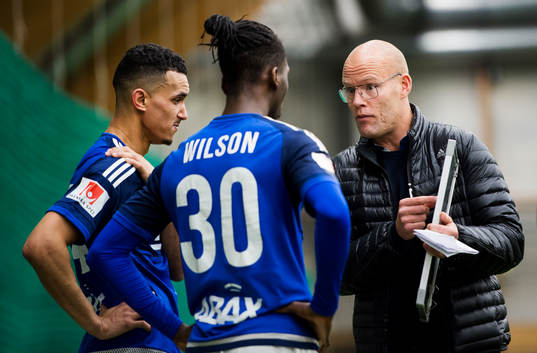 Sundsvalls Samuel Aziz och Peter Wilson lyssnar på