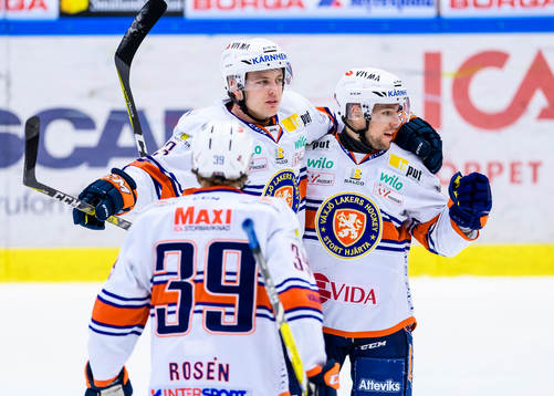Växjös Oliver Bohm (v) jublar