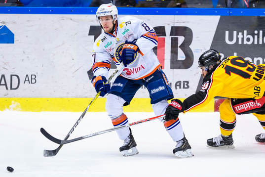 Växjös Robert Rosén jagas av Luleås Jacob Lagacé