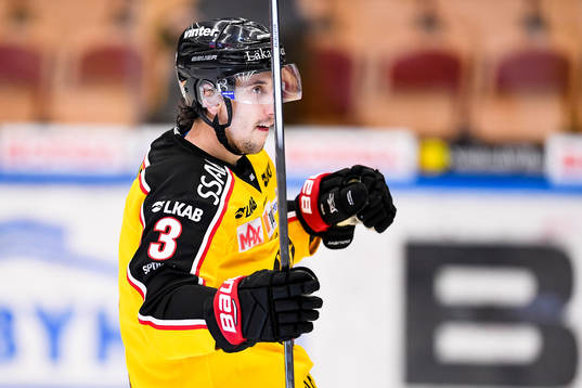 Luleås Daine Todd jublar