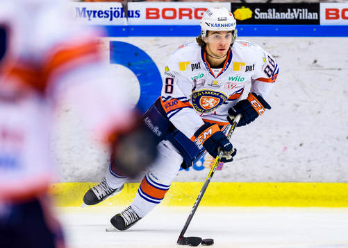 Växjös Adam Brodecki med pucken