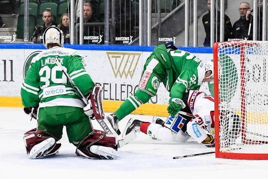 Rögles Filip Karlsson och Frölundas Nicklas Lasu