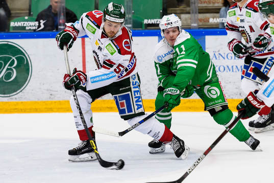 Frölundas Mats Rosseli Olsen och Rögles Bryan Lerg i kamp