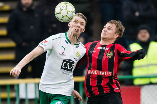 Hammarbys Birkir Már Saevarsson i en nickduell med