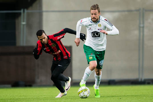 Brommapojkarnas Joel Qviberg jagar Hammarbys Arnór