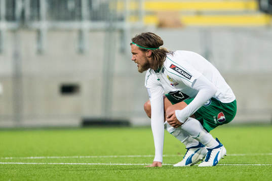 Hammarbys Björn Paulsen tar sig för knät