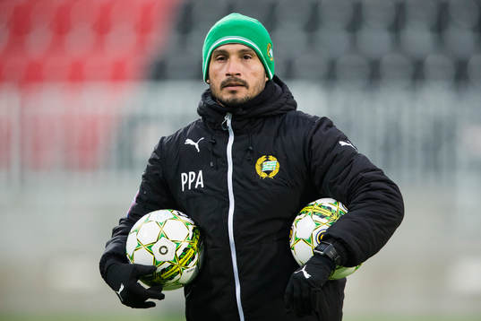Hammarbys assisterande tränare Pablo Pinones-Arce innan