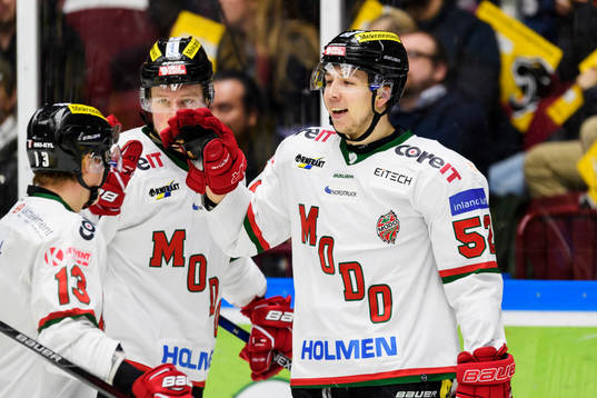 Modos spelare jublar