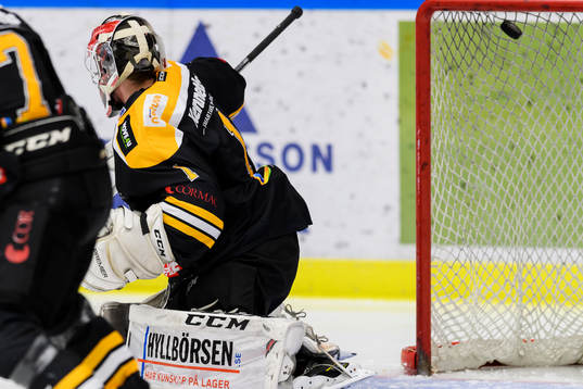 Modos Emil Alba (ej i bild) har gjort 0-1 bakom Panterns