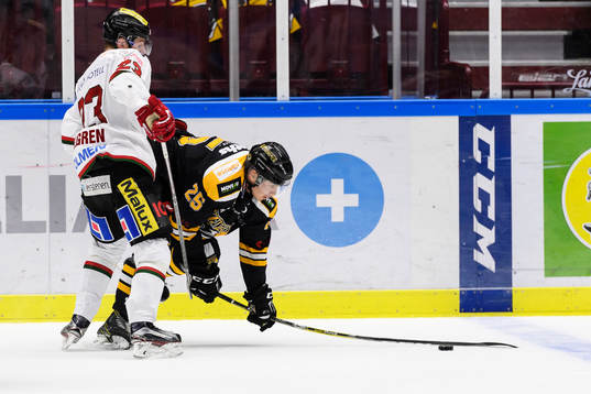 Modos Jesper Sellgren och Panterns Erik Nyström