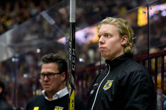 Panterns assisterande tränare Anton Blomqvist i båset