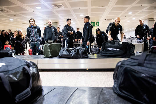 Pawel Cibicki, Behrang Safari och Markus Rosenberg väntar