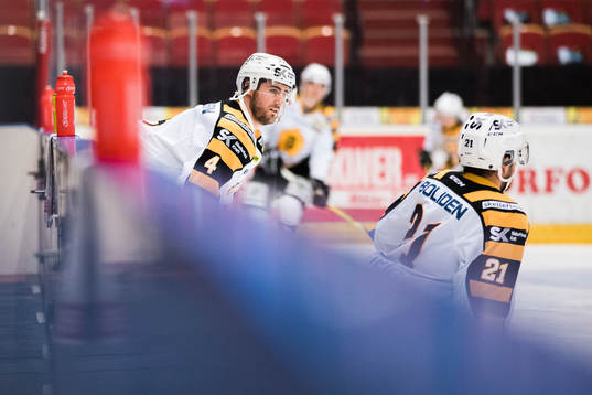 Skellefteås Bud Holloway före ishockeymatchen i SHL
