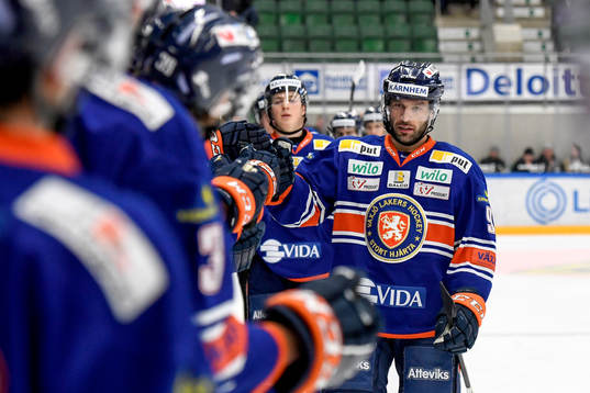 Växjös Josh Hennessy jublar