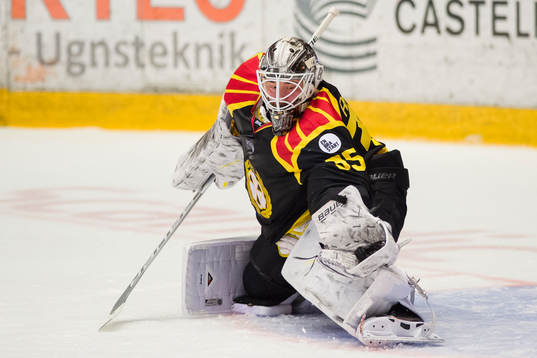 Brynäs målvakt David Rautio räddar skott