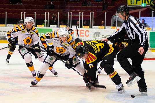 Tekning mellan Skellefteås Pär Lindholm och Brynäs