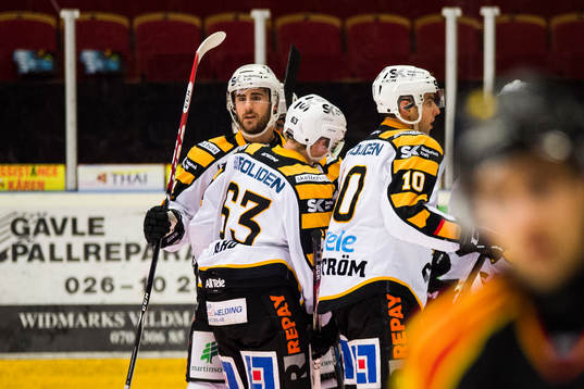 Skellefteås Bud Holloway jublar