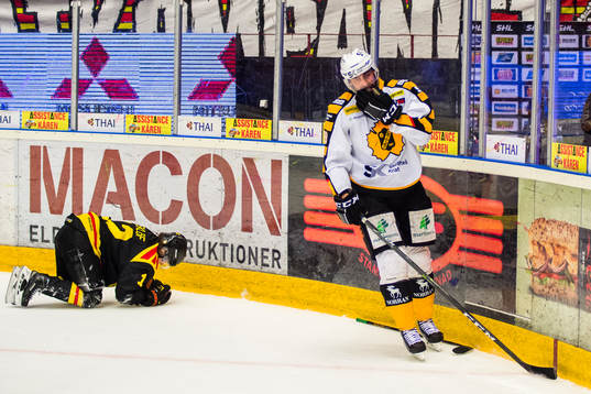 Skellefteås Johan Alm deppar en situation mot Brynäs