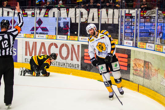 Skellefteås Johan Alm deppar en situation mot Brynäs