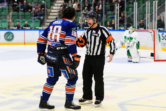 Växjös Dennis Everberg är arg på Pehr Claesson domare