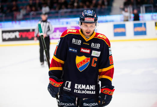 Djurgårdens Calle Ridderwall ser deppig ut