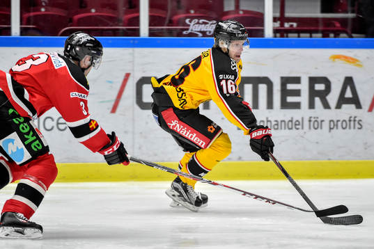 Luleås Einar Emanuelsson och Malmö Redhawks André Benoit