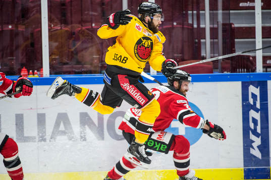 Luleås Jacob Lagacé tar en flygitur