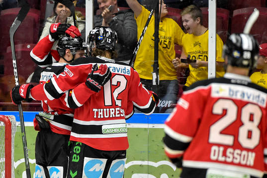 Malmö Redhawks Robin Alvarez jublar med lagkamrater