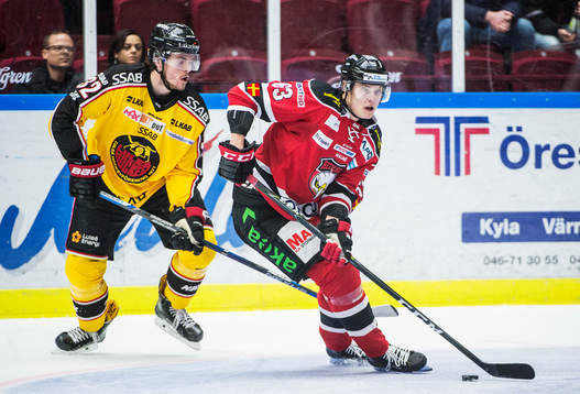 Malmö Redhawks Fredrik Händemark mot Luleås Oscar Engsund
