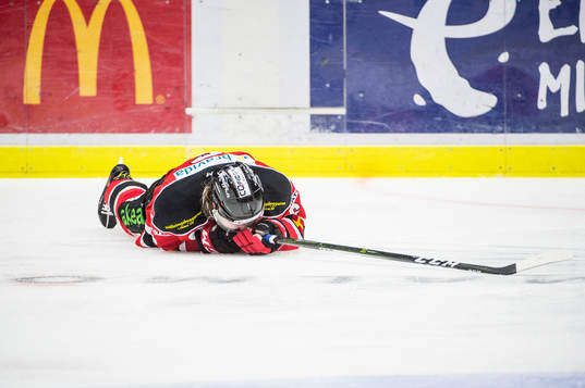 Malmö Redhawks Stefan Warg skadad på isen