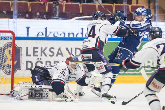 Leksands Martin Karlsson framför Linköpings målvakt