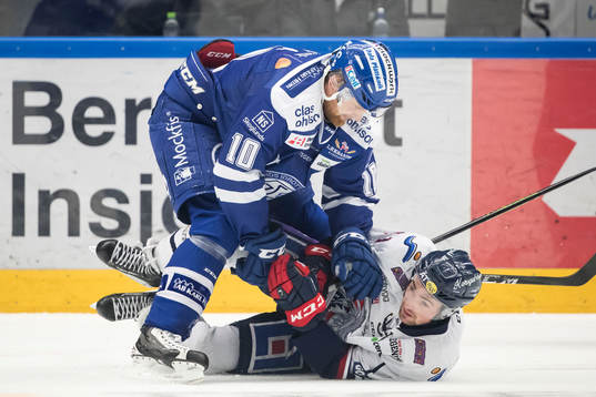 Leksands Mattias Ritola och Linköpings Ken André Olimb i