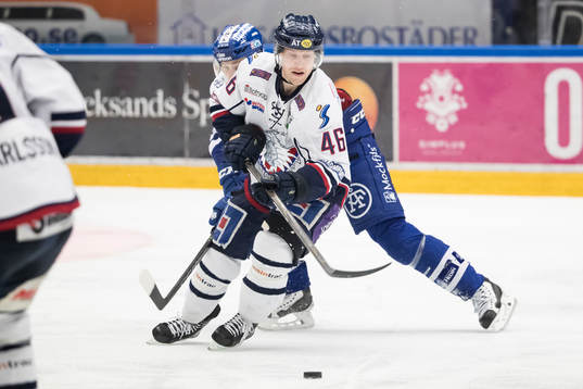 Linköpings Mathis Olimb jagas av Leksands Mattias Ritola