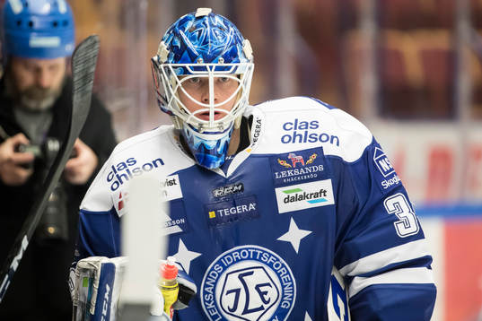 Leksands målvakt Atte Engren  i ishockeymatchen i SHL