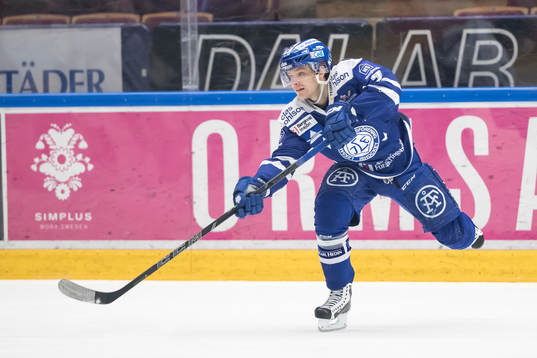 Leksands Johan Olofsson  i ishockeymatchen i SHL mellan